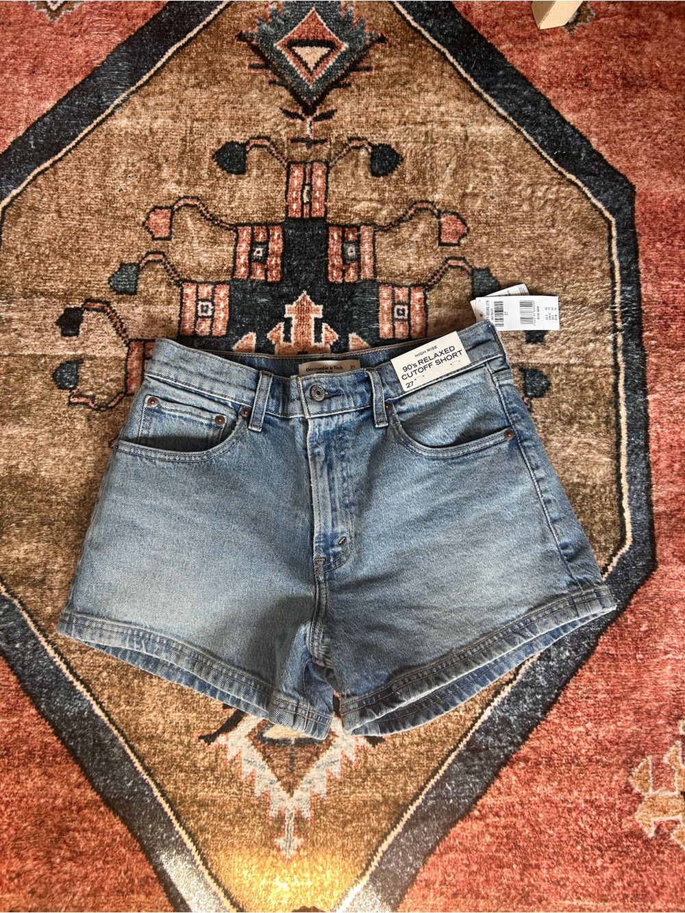 A&F High Rise 90s Cutoff Short - Picture 3 of 5
